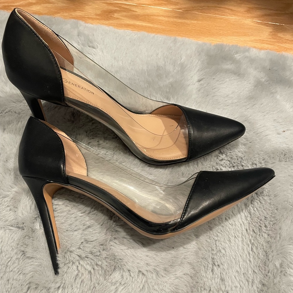BCBG Generation Clear & black pointed toe heel